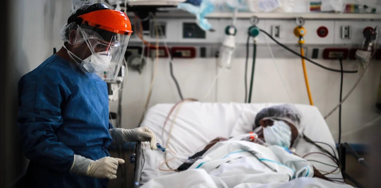 un-medico-controla-a-un___xHNaqYJvN_1256x620__1