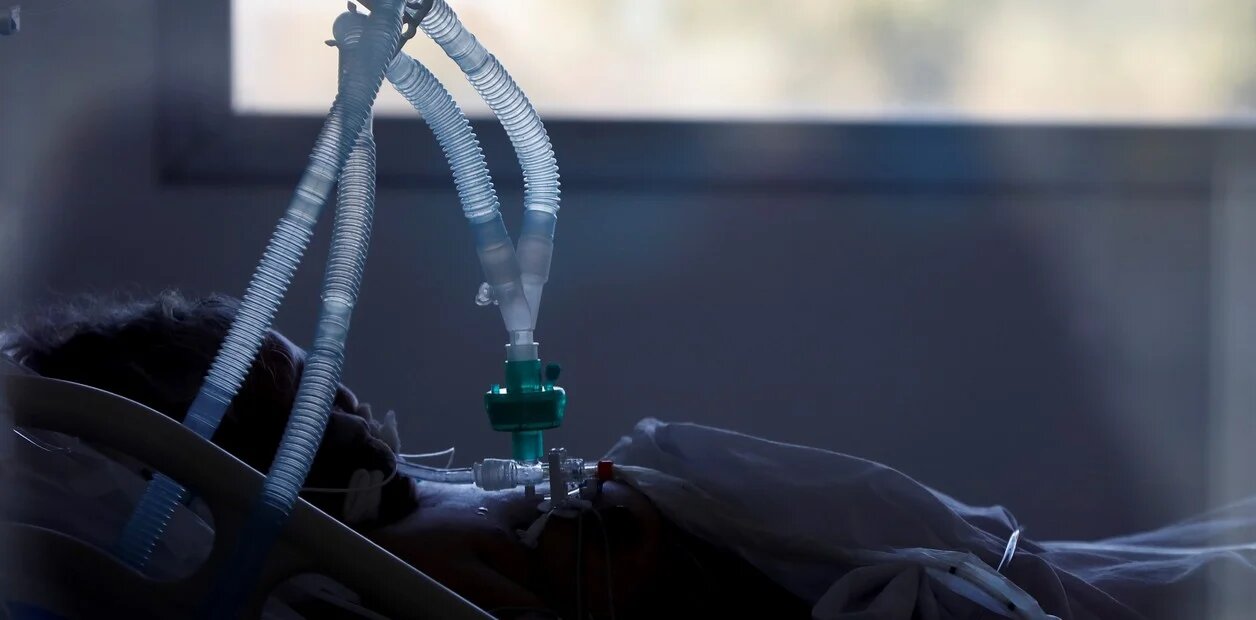 una-persona-en-terapia-intensiva___bHdVVs4ZB_1256x620__1