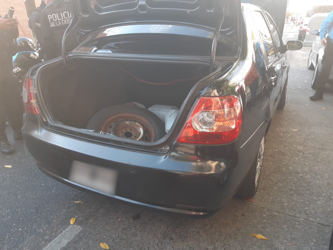 La-PolicC3ADa-de-la-Ciudad-detuvo-a-un-delincuente-tras-una-salidera-bancaria