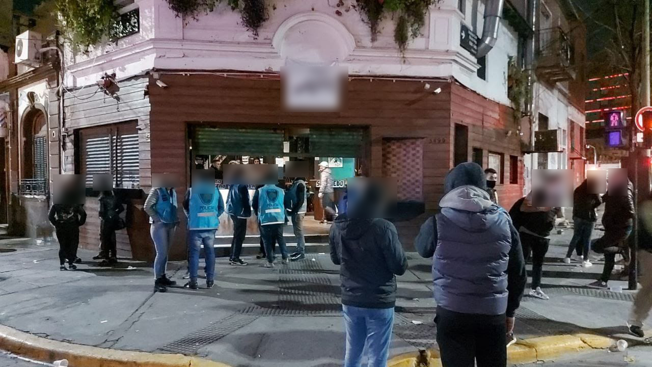 Clausuran-dos-bares-en-Palermo-con-exceso-de-personas-y-desbaratan-fiesta-clandestina-en-Caballito-con-mC3A1s-de-60-invitados