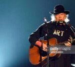 Spotify eliminará música de Neil Young a pedido suyo