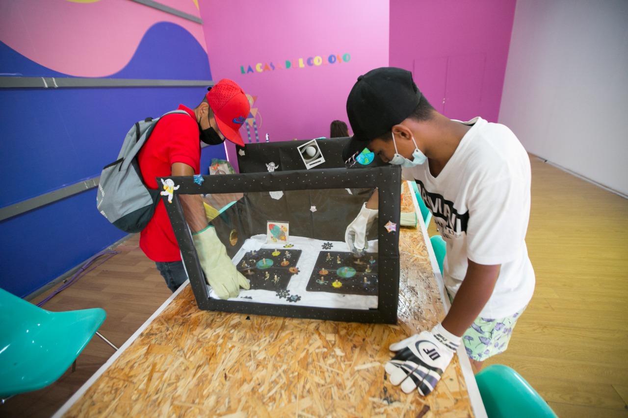 Talleres de ciencia y arte en La casa del Coloso