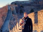 KICILLOF RECORRIÓ LA GRAN MURALLA CHINA Y SE HIZO UN INSÓLITO “AMIGO ESPECIAL”