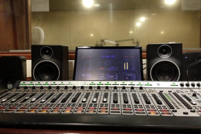 Dia-Mundial-de-la-Radio-no-confundir-con-Stream
