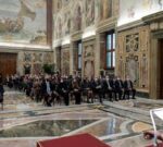 Francisco: los impuestos, si son justos, protegen a los pobres y a los últimos