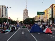 CONTINÚA EL ACAMPE DE MOVIMIENTOS SOCIALES EN LA 9 DE JULIO: EL TRÁNSITO EN EL CENTRO PORTEÑO ES IMPOSIBLE