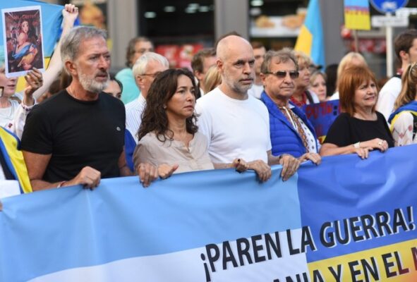 RodrC3ADguez-Larreta-participC3B3-de-la-marcha-Estamos-con-Ucrania