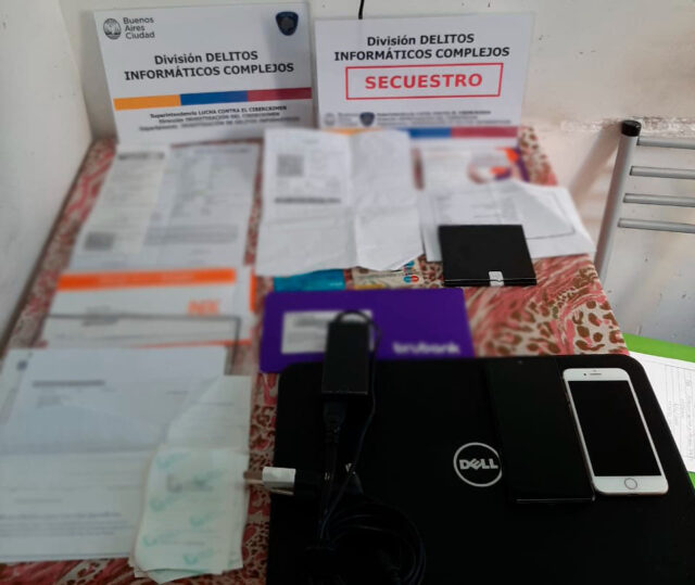 Cayo-un-estafador-de-WhatsApp-en-Caballito