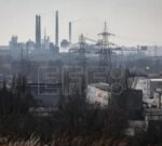 Las tropas rusas atacan con aviación y artillería la acería Azovstal