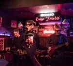 La Portuaria subió al escenario del Bar Rodney para uh homenaje por los treinta años de la canción