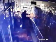 Detuvieron a dos ladrones mientras robaban bebidas alcohólicas y golosinas en un supermercado cerrado