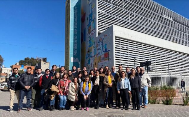 Dirigentes-bonaerenses-visitaron-los-barrios-Mugica-y-Rodrigo-Bueno