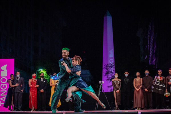 El-Mundial-de-Baile-se-define-con-un-gran-show-al-aire-libre