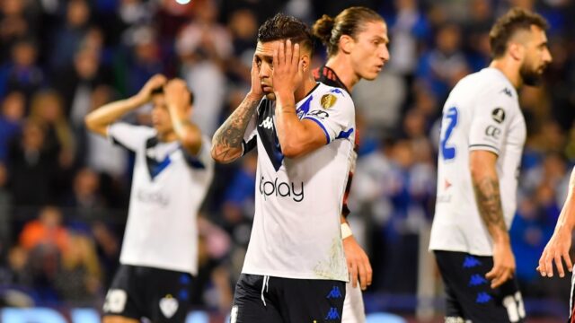 Velez-sufrio-una-dura-goleada-de-local-ante-Flamengo-que-practicamente-sentencia-la-serie
