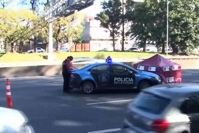 dos-personas-quisieron-cruzar-la-Avenida-General-Paz-a-pie-pero-a-una-de-ellas-la-embistio-una-moto-y-murio