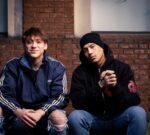 Paulo Londra y Duki recuerdan su historia musical común en “Party en el barrio”