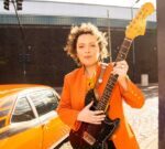 Sol Bassa le pone color e historias al rock y el blues tradicional con “Océano rojo”