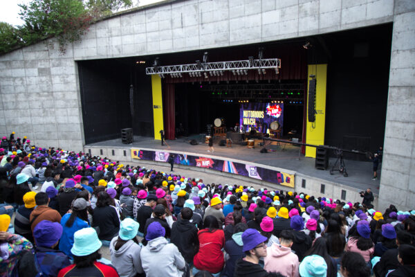 la-Ciudad-reuniC3B3-a-mC3A1s-de-4-mil-jC3B3venes-en-Todos-al-Anfi-una-jornada-especial-de-actividades-que-combinC3B3-arte-mC3BAsica-y-literatura