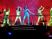 Dua Lipa de paseo por Recoleta y el barrio porteño de Palermo