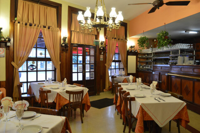 Las-gigantes-milanesas-del-Bar-Aleman-en-Villa-Devoto