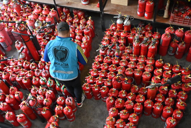 Nuevo-golpe-contra-matafuegos-truchos-incautan-mas-de-900-extintores-y-en-dos-meses-sacaron-mas-de-1.500-del-mercado