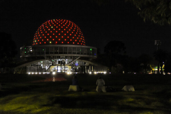 Se-iluminan-monumentos-por-el-DC3ADa-Mundial-del-ACV