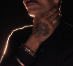 Draco Rosa estrena el video oficial de “Fragancia de una Flor”