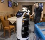 Un robot camarero para la vieja fonda