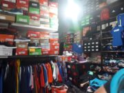 Incautan 2300 prendas falsificadas de un local en el barrio de Parque Chas