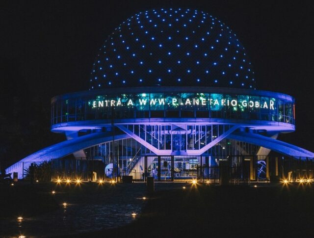 La-Ciudad-se-suma-a-la-campana-de-concientizacion-mundial-sobre-la-neumonia-iluminando-monumentos-de-azul