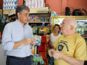 Funcionarios porteños visitaron el patio de juegos de la Plaza Ciudad de Banff