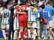 Argentina clasificó por penales a semifinales en un partido para el infarto