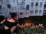Protesta frente a la Embajada de Perú en el barrio de Palermo