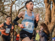 Dos atletas profesionales atrapan a un ladrón y recuperan un celular en Palermo