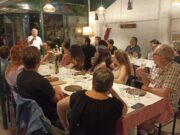 Actividad con degustaciones en el Distrito del Vino en la Comuna 11