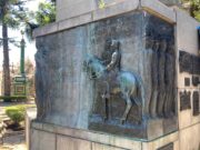 Un equipo de expertos restaura el patrimonio escultórico del cementerio de la Recoleta
