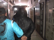 Un detenido, doce clausuras en un centro comercial en Liniers