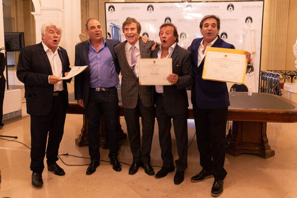 El-Cuerpo-Legislativo-declarC3B3-como-Personalidades-Destacadas-a-tres-cantantes-de-tango