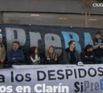 Trabajadores de Clarín exigen reincorporación de despedidos y que empresa acate conciliación