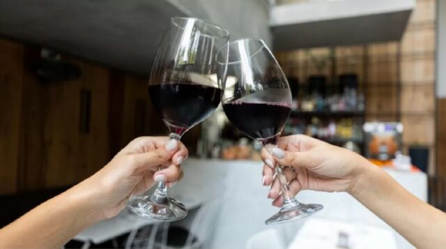 PABLOS-RESTO-PASTELERIA-PRESENTE-EN-LA-FERIA-DEL-DISTRITO-DEL-VINO