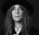 “El libro de los días”, de Patti Smith, el universo de una artista icónica en imágenes