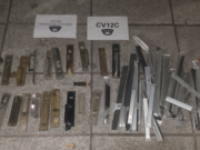 Logran detener a dos robabronces y recuperan antiguos llamadores