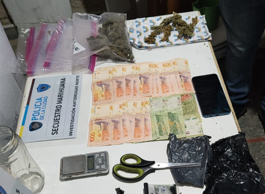 Detienen-a-una-dealer-que-vendC3ADa-marihuana-cerca-de-colegios