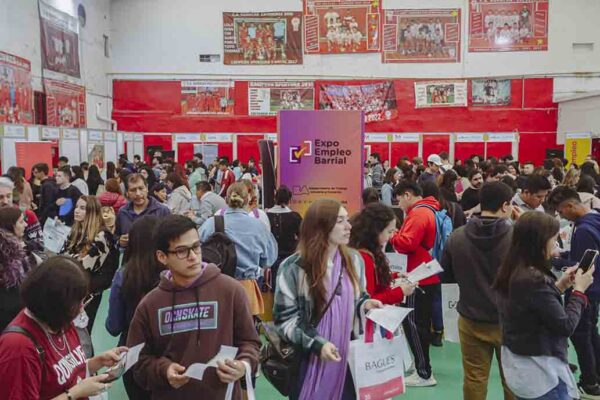 Expo-Empleo-Barrial-fortalece-las-ofertas-laborales-para-personas-mayores-de-40-aC3B1os