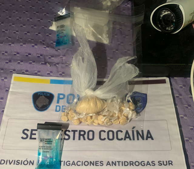 Madre-e-hijo-detenidos-por-venta-de-cocaina-y-pasta-base-en-Barrio-31-y-Zavaleta