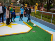 La Comuna 11 inauguró la primera cancha de Futgolf