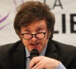 Javier Milei aseguró que se trata de “ensuciar el proceso electoral” para “proscribir” su candidatura