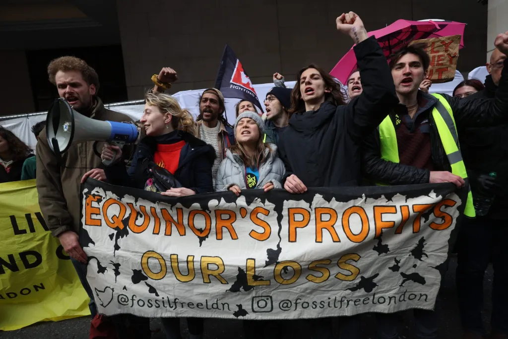 La activista medioambiental Greta Thunberg fue detenida este martes por agentes de la policía cuando participaba en una protesta en Londres. 