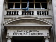 ECONOMÍA PREPARA EL REGRESO DE LAS DEVALUACIONES DIARIAS