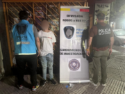 Detienen un delincuente que arrebato un celular a un conductor en un semáforo